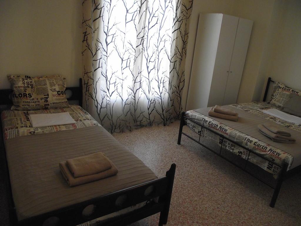 Sfiggos 54 Guest House Athena Bagian luar foto