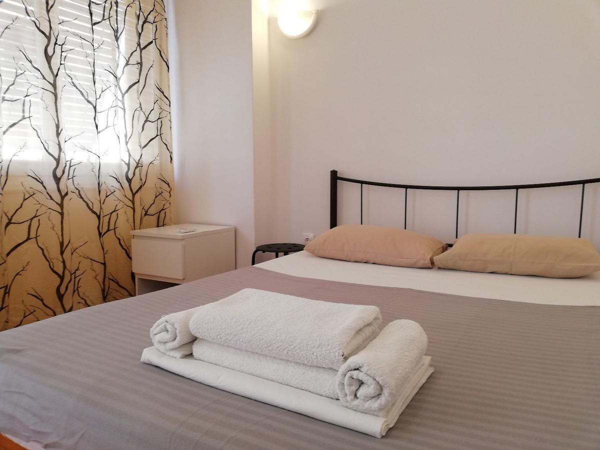 Sfiggos 54 Guest House Athena Bagian luar foto