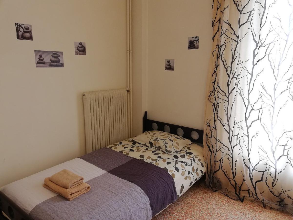 Sfiggos 54 Guest House Athena Bagian luar foto